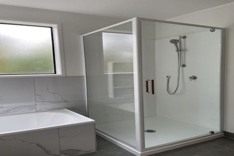 Photo of property in 2/84a Avonleigh Road, Green Bay, Auckland, 0604