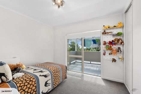Photo of property in 41 Pohutukawa Avenue, Red Beach, 0932