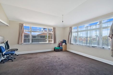 Photo of property in 96 Middlepark Road, Sockburn, Christchurch, 8042