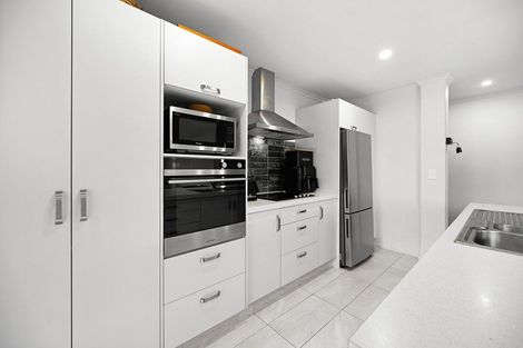 Photo of property in 19 Ladeira Place, Fitzroy, Hamilton, 3206