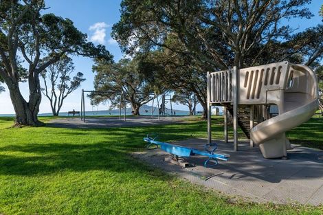 Photo of property in 4/22 North Avenue, Narrow Neck, Auckland, 0624