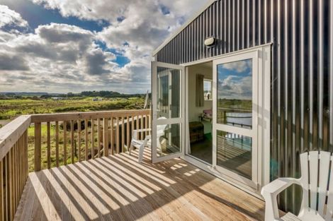 Photo of property in 111 Strathnaver Drive, Waikawa Beach, Levin, 5573