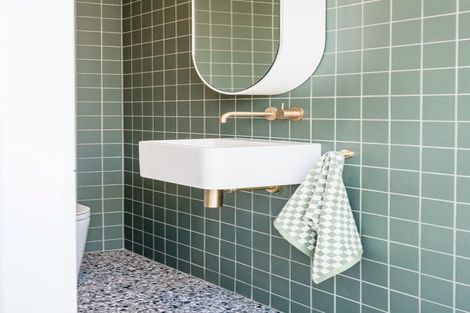 Photo of property in 17 Pitau Road, Mount Maunganui, 3116