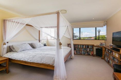 Photo of property in 15 Charles Street, Westshore, Napier, 4110