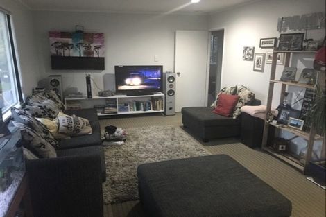 Photo of property in 98 Reynella Drive, Massey, Auckland, 0614