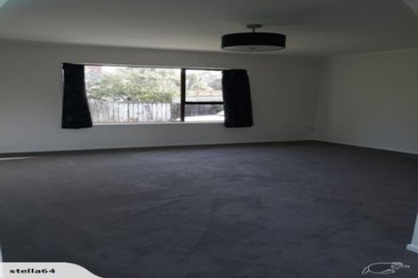 Photo of property in 2/32 Ballater Place, Highland Park, Auckland, 2010