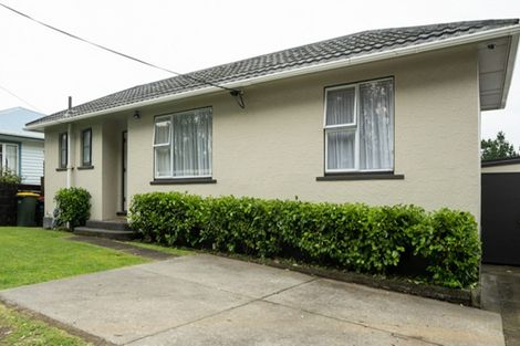 Photo of property in 136 Frankley Road, Frankleigh Park, New Plymouth, 4310