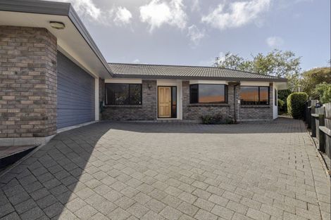 Photo of property in 15 Sandel Rise, Merrilands, New Plymouth, 4312