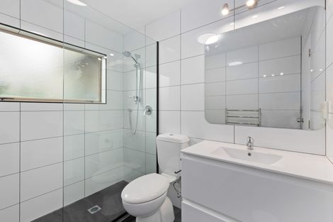 Photo of property in 49 Bronzewing Terrace, Unsworth Heights, Auckland, 0632