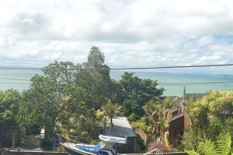 Photo of property in 19 Kauri Point Road, Laingholm, Auckland, 0604