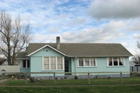 Photo of property in 16 East Road, Shannon, 4821