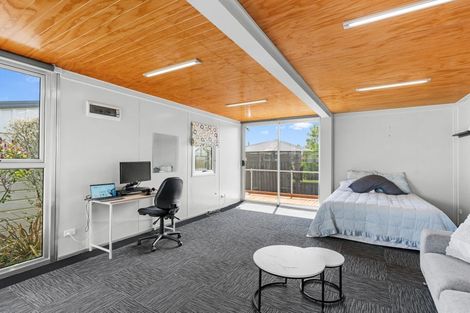 Photo of property in 17 Liverton Crescent, Bishopdale, Christchurch, 8053