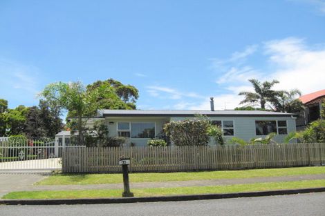 Photo of property in 11 Seaway Road, Clarks Beach, 2122