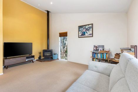 Photo of property in 10 Tusac Place, Totara Vale, Auckland, 0627