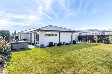 Photo of property in 21 Royal Park Drive, Parklands, Christchurch, 8083