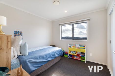 Photo of property in 10 Okupe Grove, Aotea, Porirua, 5024