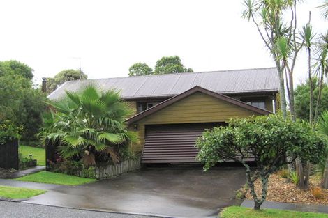 Photo of property in 8 Curacao Place, Half Moon Bay, Auckland, 2012