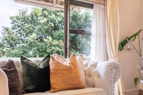 Photo of property in 16 Trevone Place, Forrest Hill, Auckland, 0620