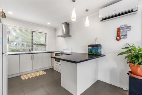 Photo of property in 28 Elizabeth Drive, West Harbour, Auckland, 0618