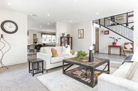 Photo of property in 70 Saddleback Rise, Murrays Bay, Auckland, 0630