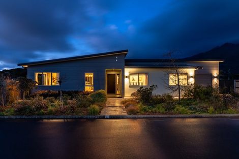 Photo of property in 7 Tapuhikura Street, Waikanae, 5036