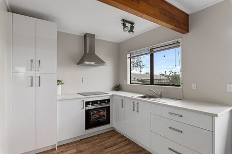 Photo of property in 2/92 Target Road, Totara Vale, Auckland, 0629