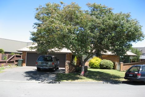 Photo of property in 8 Brockhall Lane, Avonhead, Christchurch, 8042