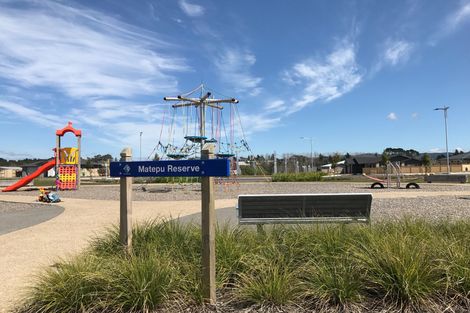 Photo of property in 122 Puhirake Crescent, Pyes Pa, Tauranga, 3112