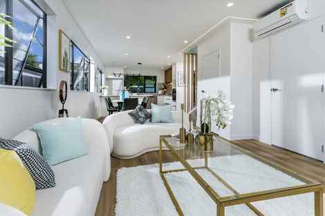 Photo of property in 15b Koromiko Street, New Lynn, Auckland, 0600