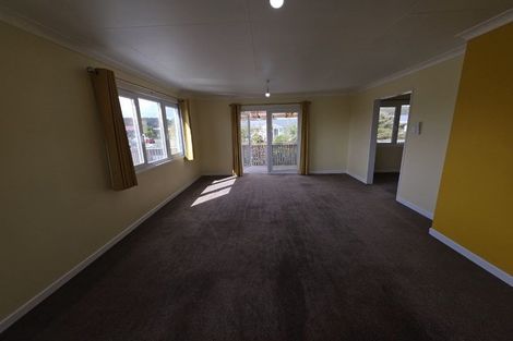 Photo of property in 5 Simcox Street, Otaki Beach, Otaki, 5512