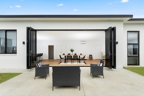 Photo of property in 19 Harding Drive, Papamoa Beach, Papamoa, 3118