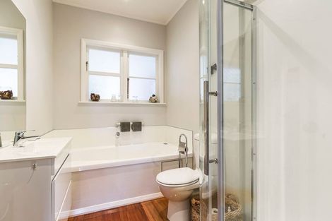 Photo of property in 9 Ashleigh Crescent, Miramar, Wellington, 6022