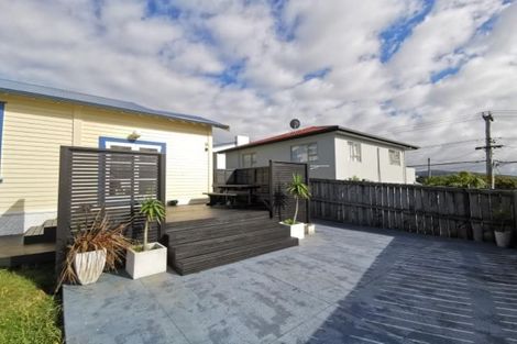Photo of property in 3 Monowai Road, Johnsonville, Wellington, 6037