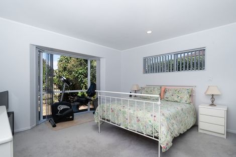 Photo of property in 15 Ferntree Terrace, West Harbour, Auckland, 0618