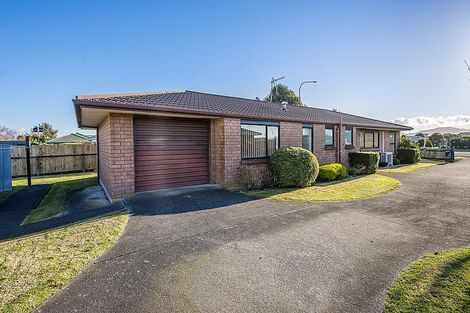 Photo of property in 52 Arawhata Road, Paraparaumu, 5032