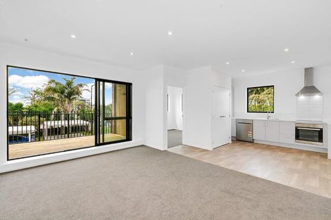 Photo of property in 2/500 Te Atatu Road, Te Atatu Peninsula, Auckland, 0610