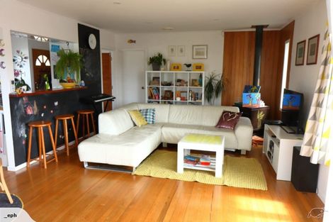 Photo of property in 8 Durham Street, Te Atatu Peninsula, Auckland, 0610