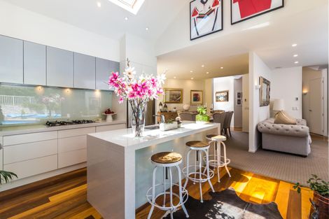 Photo of property in 5 Cameron Drive, Acacia Bay, Taupo, 3385