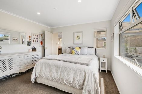 Photo of property in 8 Waitaha Close, Orewa, 0931