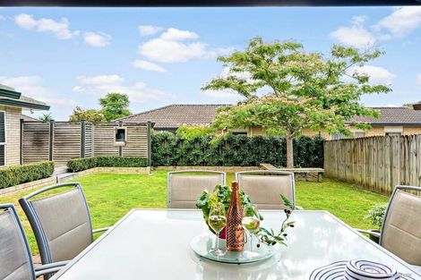 Photo of property in 19 Newinn Crescent, East Tamaki Heights, Auckland, 2016