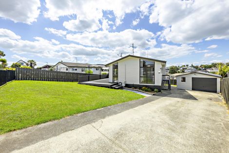 Photo of property in 71 Etherton Drive, Weymouth, Auckland, 2103