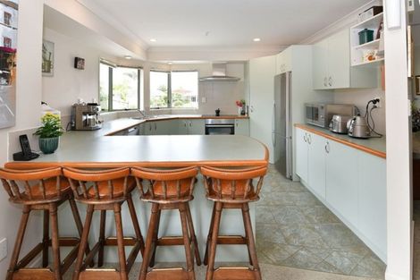 Photo of property in 138 Lakeside Drive, Orewa, 0931