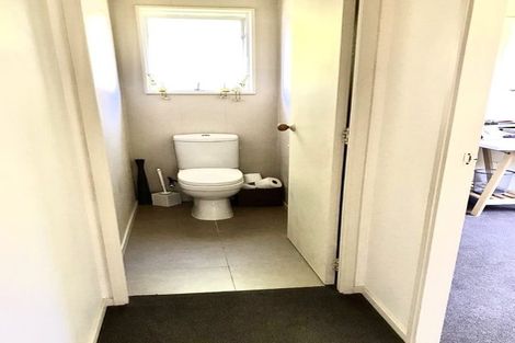 Photo of property in 1 Remus Place, Totara Vale, Auckland, 0629