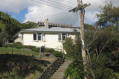 Photo of property in 4 Gloucester Street, Cannons Creek, Porirua, 5024