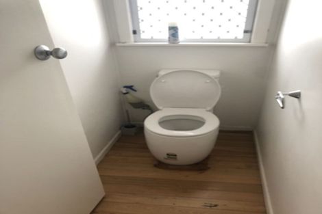 Photo of property in 100 Gossamer Drive, Pakuranga Heights, Auckland, 2010