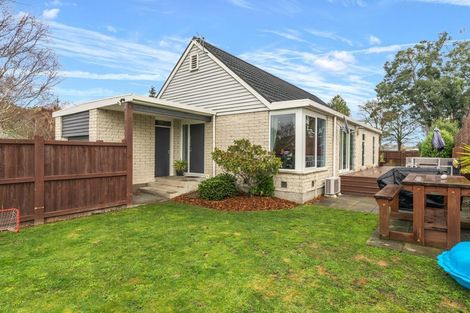 Photo of property in 4 Saunders Place, Redwood, Christchurch, 8051