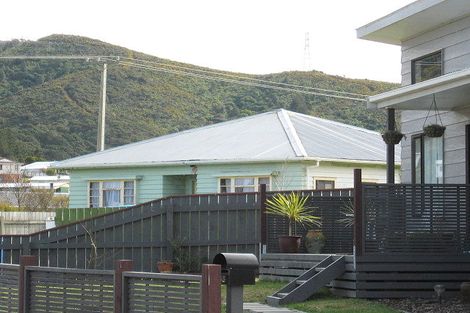 Photo of property in 33 Grimsby Grove, Wainuiomata, Lower Hutt, 5014