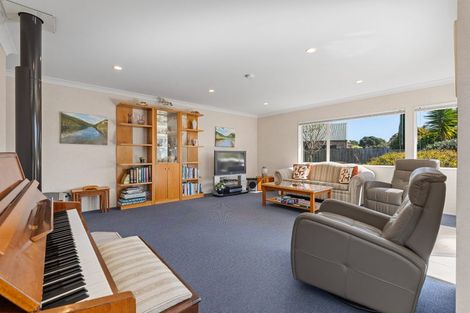 Photo of property in 40 Settlers Grove, Orewa, 0931