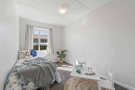 Photo of property in 94 Omata Road, Marfell, New Plymouth, 4310