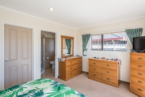 Photo of property in 124 Realm Drive, Paraparaumu, 5032